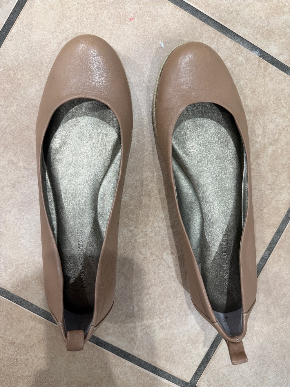 Banana Republic Women's Tan Leather Slip-On Flats